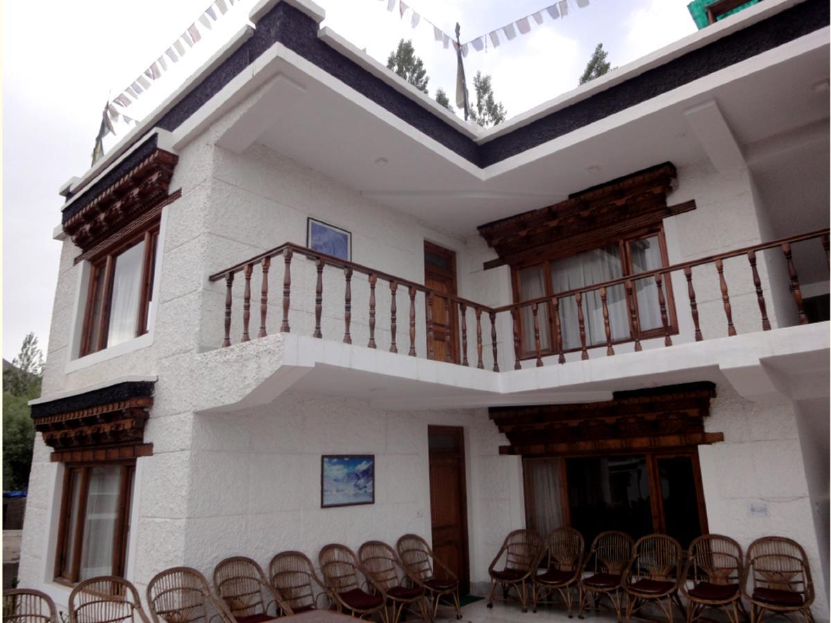 Hotel Holiday Ladakh Leh Eksteriør billede